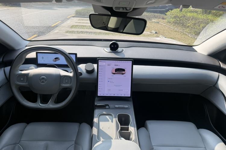 Used Nio ET5 2022 75 kWh Interior 9