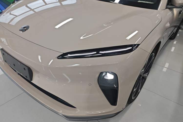 Used Nio ET5 2022 75 kWh Left Front Headlight
