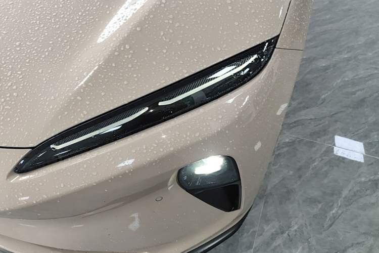 Used Nio ET5 2022 75 kWh Left Front Headlight