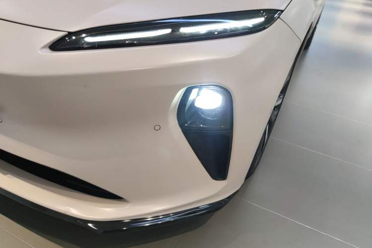 Used Nio ET5 2022 75 kWh Left Front Headlight