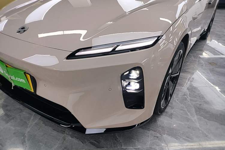 Used Nio ET5 2022 75 kWh Left Front Headlight
