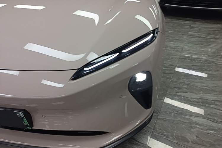 Used Nio ET5 2022 75 kWh Left Front Headlight