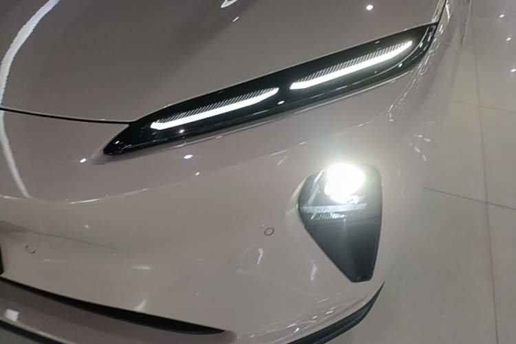 Used Nio ET5 2022 75 kWh Left Front Headlight