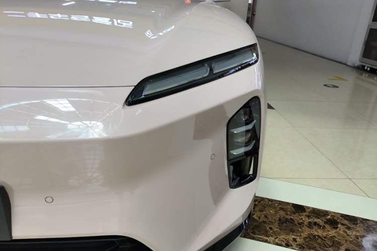 Used Nio ET5 2022 75 kWh Left Front Headlight