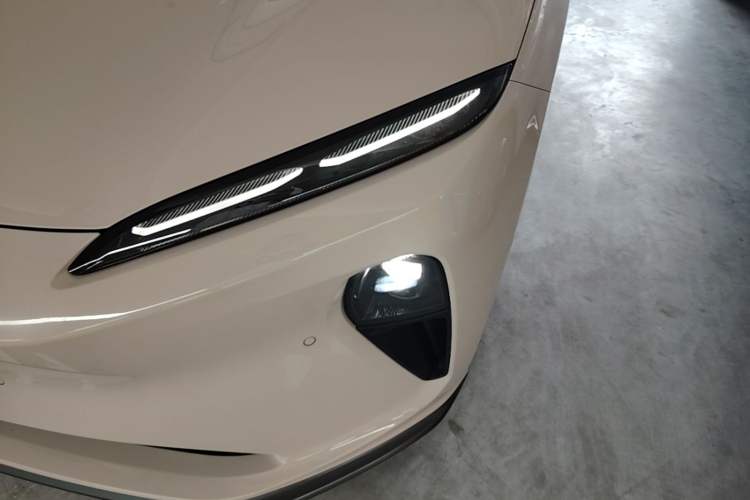 Used Nio ET5 2022 75 kWh Left Front Headlight