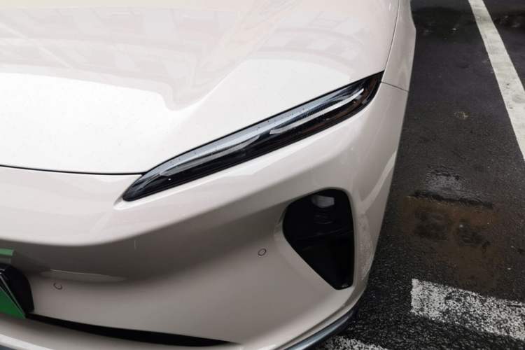 Used Nio ET5 2022 75 kWh Left Front Headlight