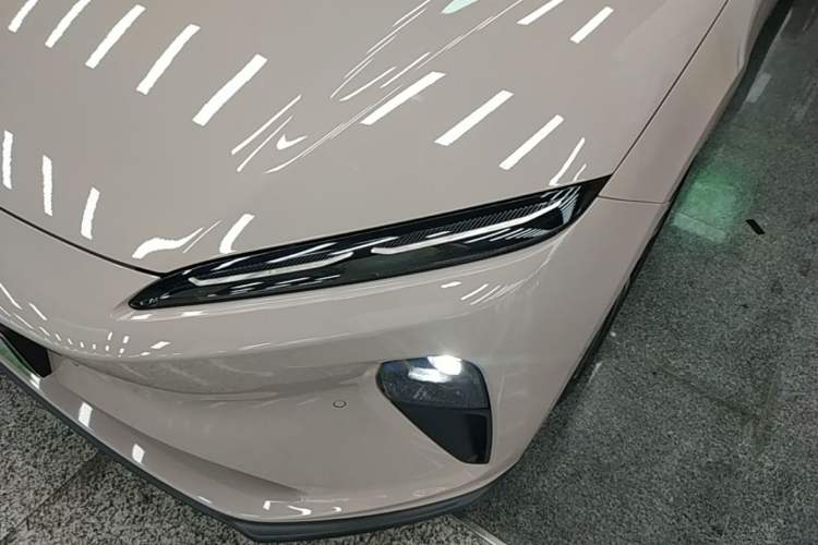 Used Nio ET5 2022 75 kWh Left Front Headlight