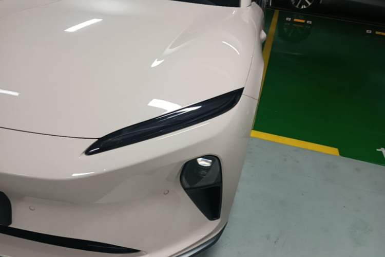Used Nio ET5 2022 75 kWh Left Front Headlight