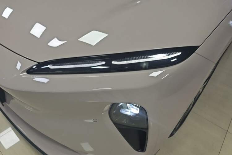 Used Nio ET5 2022 75 kWh Left Front Headlight