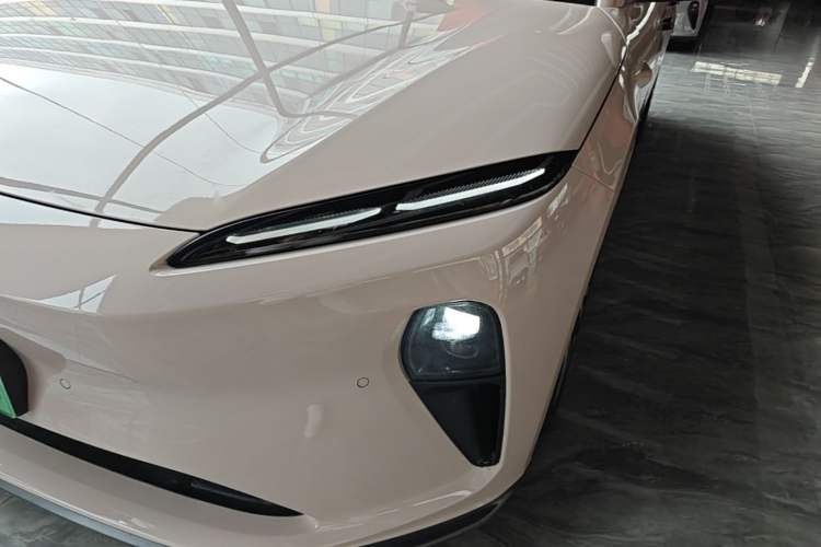 Used Nio ET5 2022 75 kWh Left Front Headlight