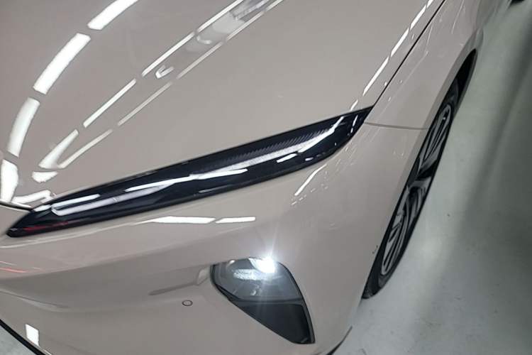 Used Nio ET5 2022 75 kWh Left Front Headlight