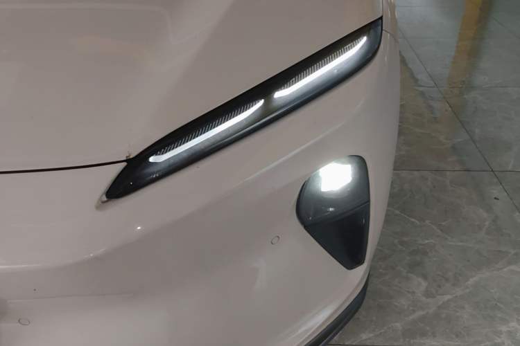 Used Nio ET5 2022 75 kWh Left Front Headlight