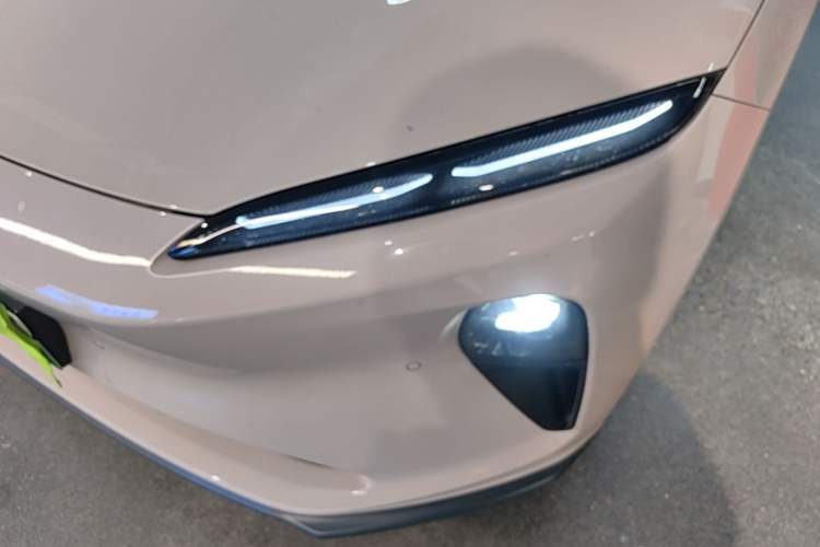 Used Nio ET5 2022 75 kWh Left Front Headlight