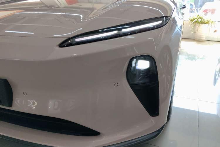 Used Nio ET5 2022 75 kWh Left Front Headlight