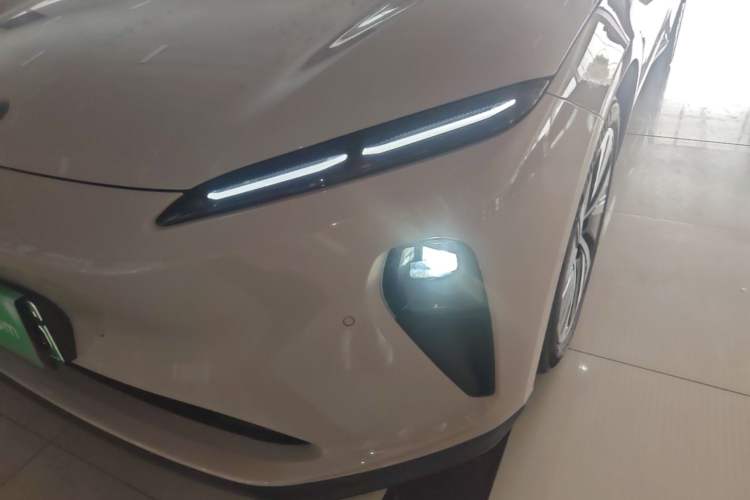 Used Nio ET5 2022 75 kWh Left Front Headlight