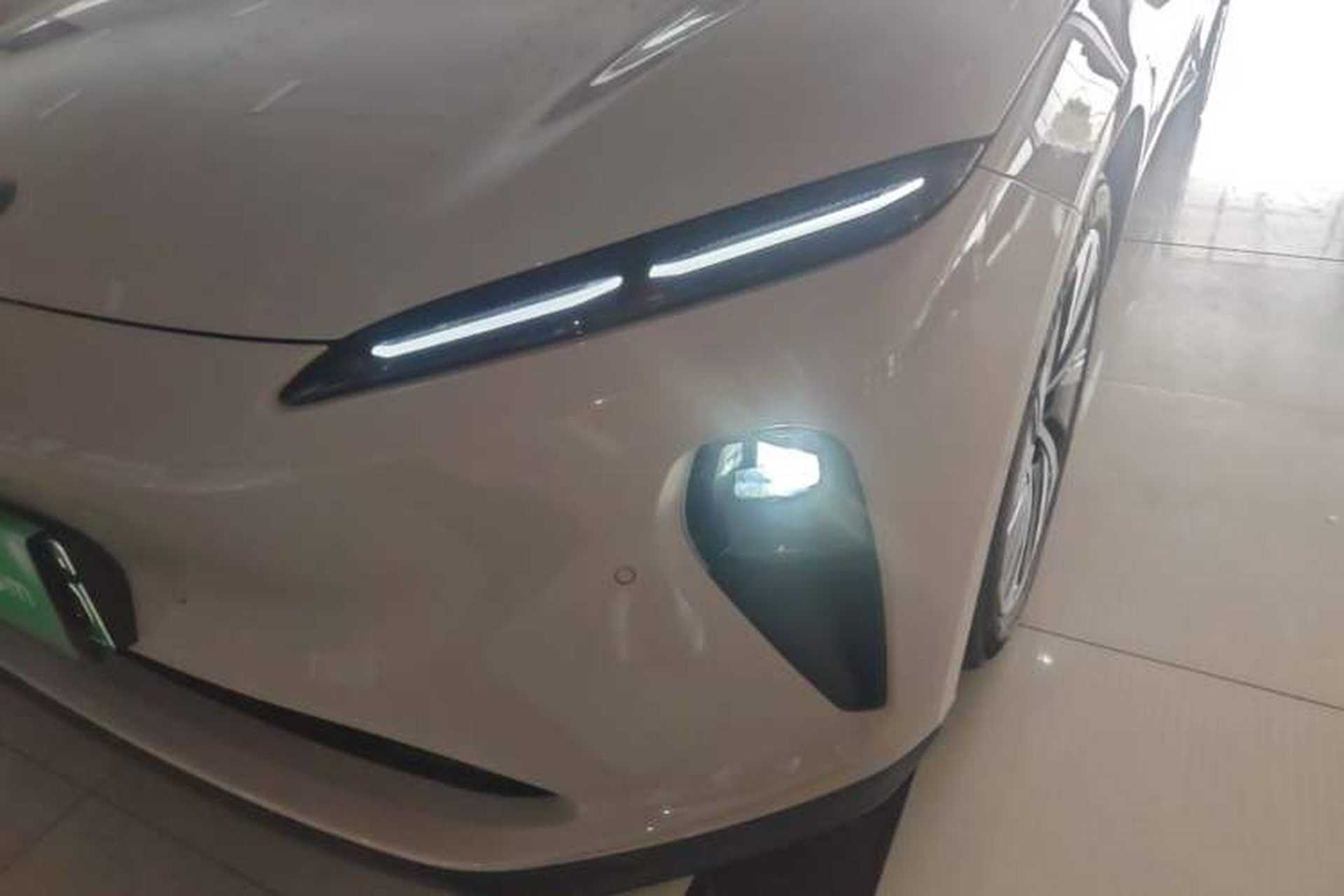 Used Nio ET5 2022 75 kWh Left Front Headlight