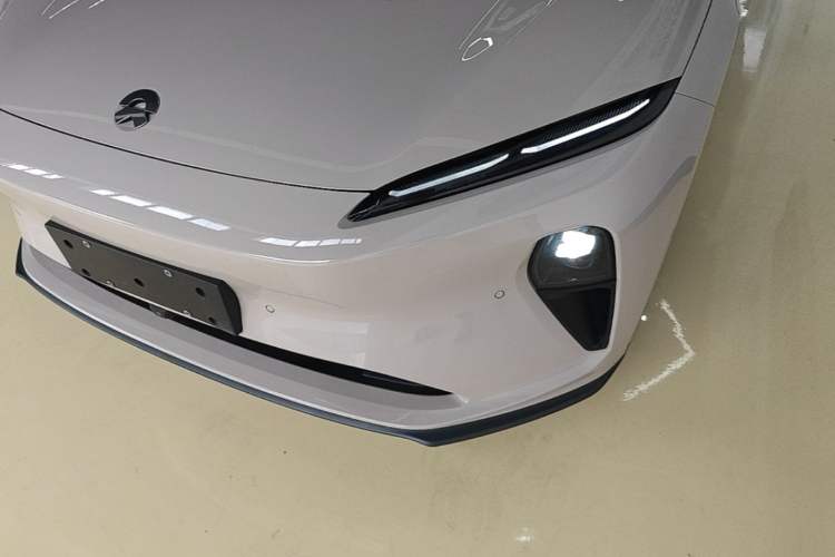 Used Nio ET5 2022 75 kWh Left Front Headlight
