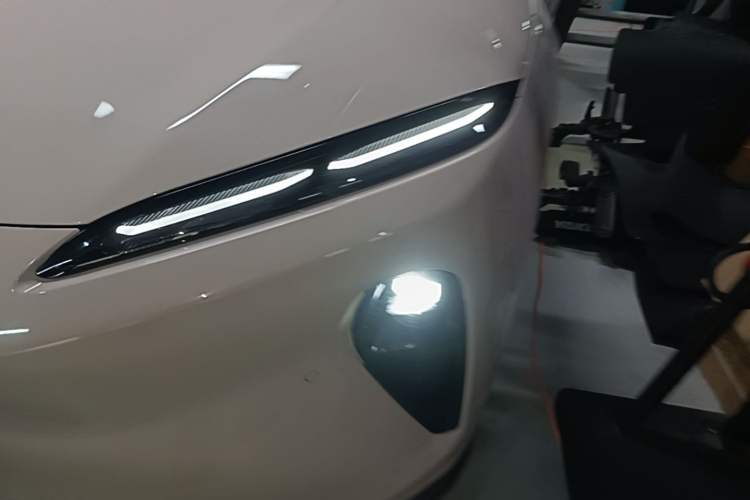 Used Nio ET5 2022 75 kWh Left Front Headlight