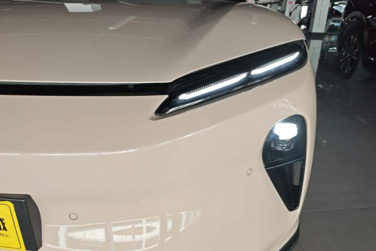 Used Nio ET5 2022 75 kWh Left Front Headlight