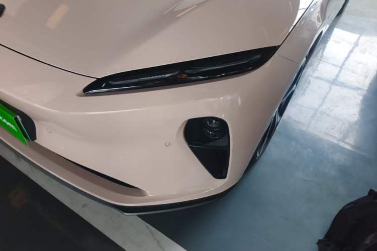 Used Nio ET5 2022 75 kWh Left Front Headlight
