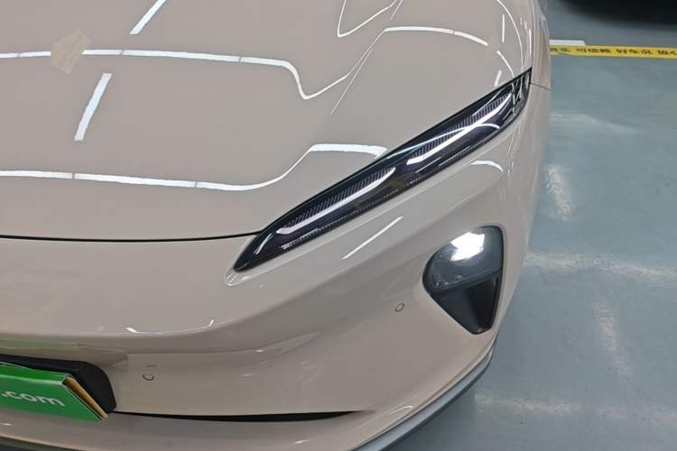 Used Nio ET5 2022 75 kWh Left Front Headlight