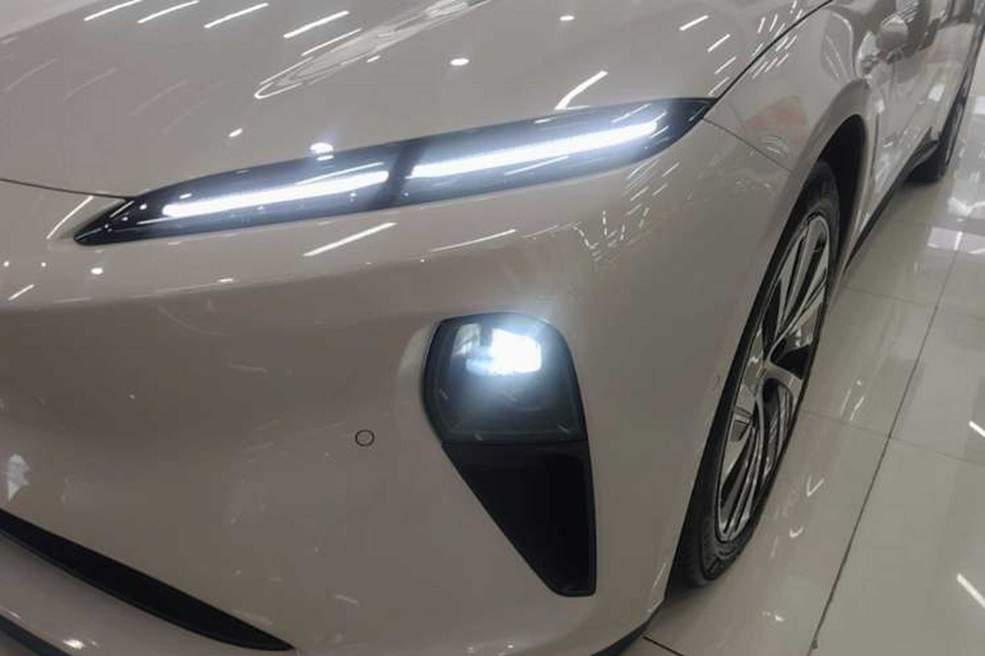 Used Nio ET5 2022 75 kWh Left Front Headlight