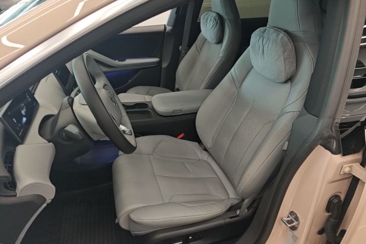 Used Nio ET5 2022 75 kWh Left Front Seat