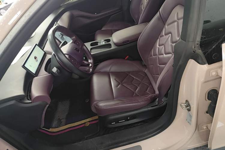 Used Nio ET5 2022 75 kWh Left Front Seat