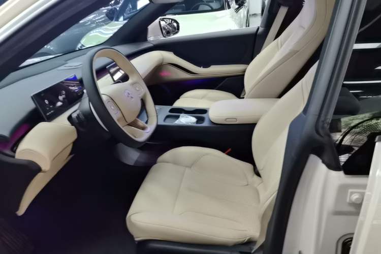 Used Nio ET5 2022 75 kWh Left Front Seat