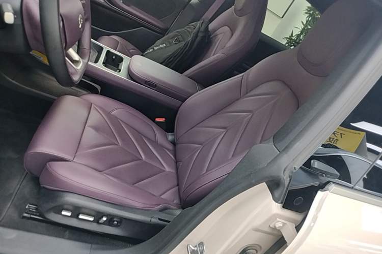 Used Nio ET5 2022 75 kWh Left Front Seat
