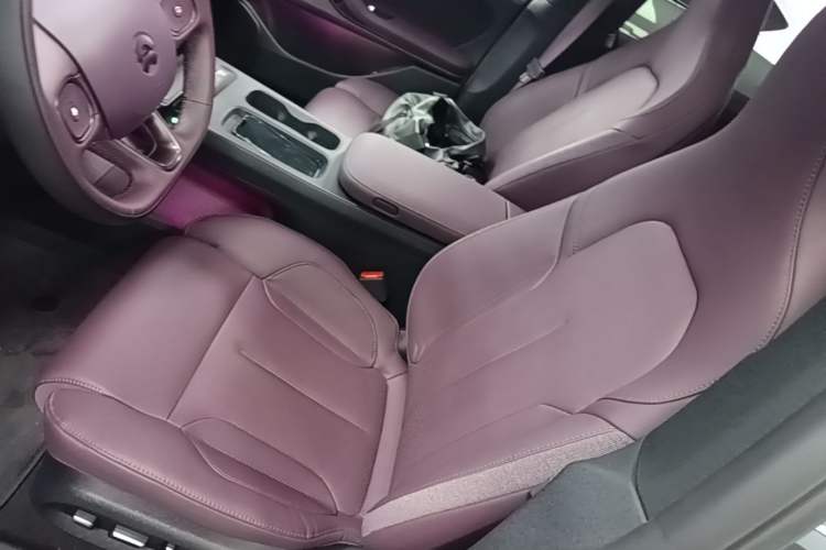 Used Nio ET5 2022 75 kWh Left Front Seat