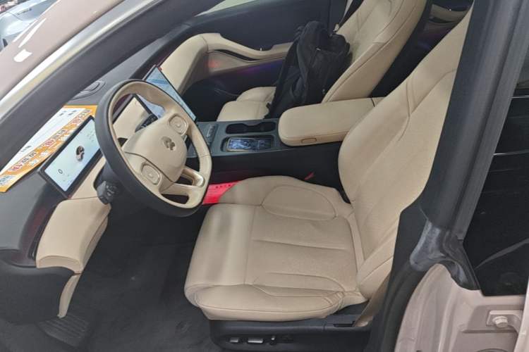 Used Nio ET5 2022 75 kWh Left Front Seat