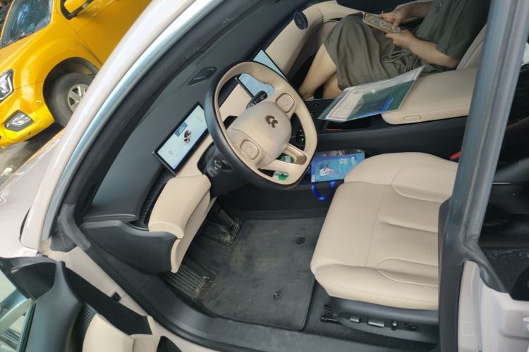 Used Nio ET5 2022 75 kWh Left Front Seat