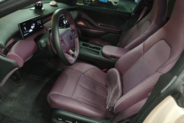 Used Nio ET5 2022 75 kWh Left Front Seat