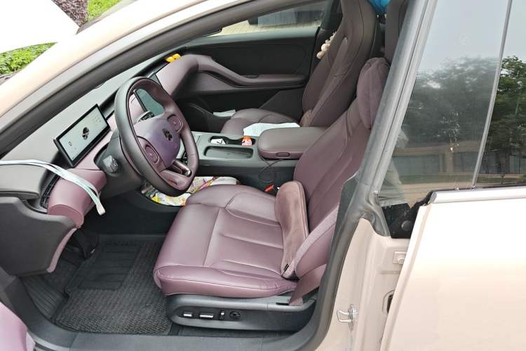 Used Nio ET5 2022 75 kWh Left Front Seat