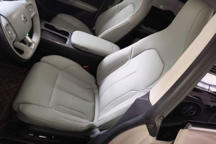 Used Nio ET5 2022 75 kWh Left Front Seat