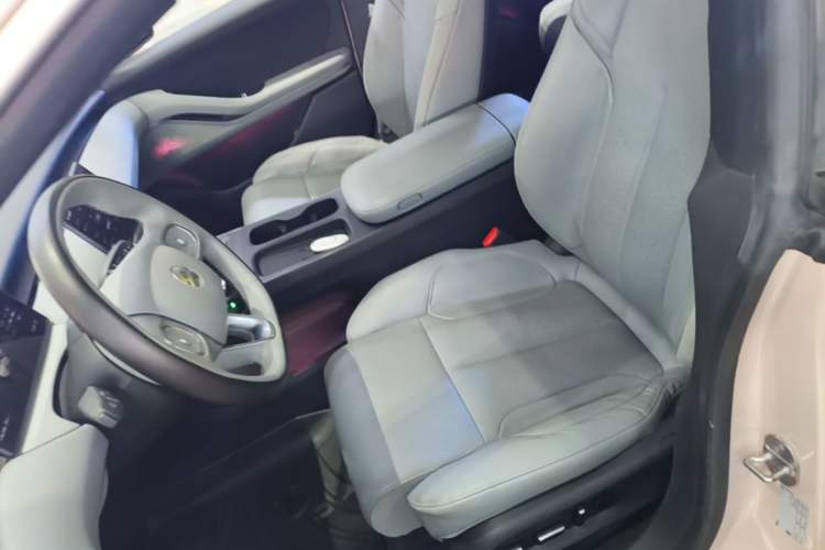 Used Nio ET5 2022 75 kWh Left Front Seat