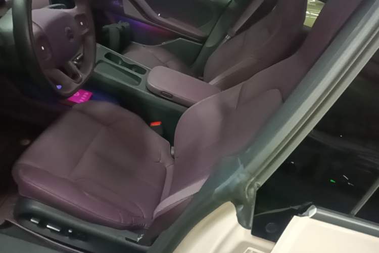 Used Nio ET5 2022 75 kWh Left Front Seat