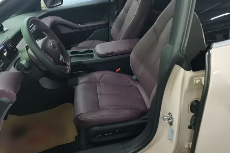 Used Nio ET5 2022 75 kWh Left Front Seat