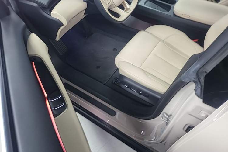Used Nio ET5 2022 75 kWh Left Front Seat
