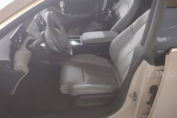 Used Nio ET5 2022 75 kWh Left Front Seat