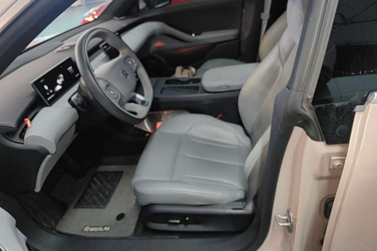 Used Nio ET5 2022 75 kWh Left Front Seat