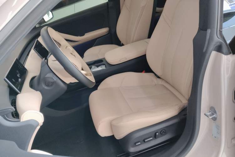 Used Nio ET5 2022 75 kWh Left Front Seat