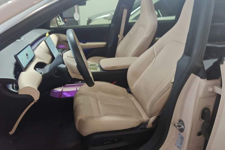 Used Nio ET5 2022 75 kWh Left Front Seat