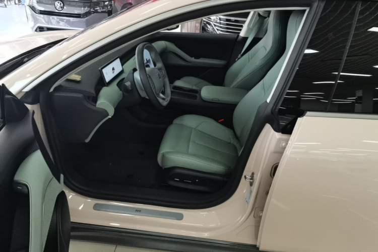 Used Nio ET5 2022 75 kWh Left Front Seat