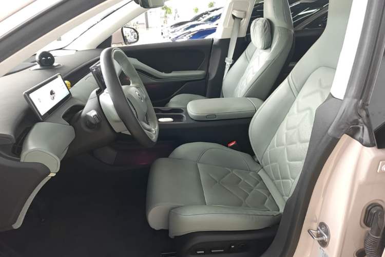 Used Nio ET5 2022 75 kWh Left Front Seat