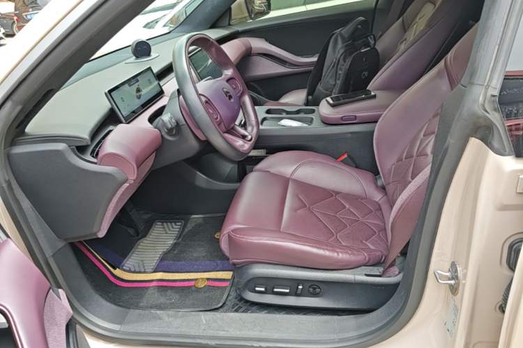 Used Nio ET5 2022 75 kWh Left Front Seat