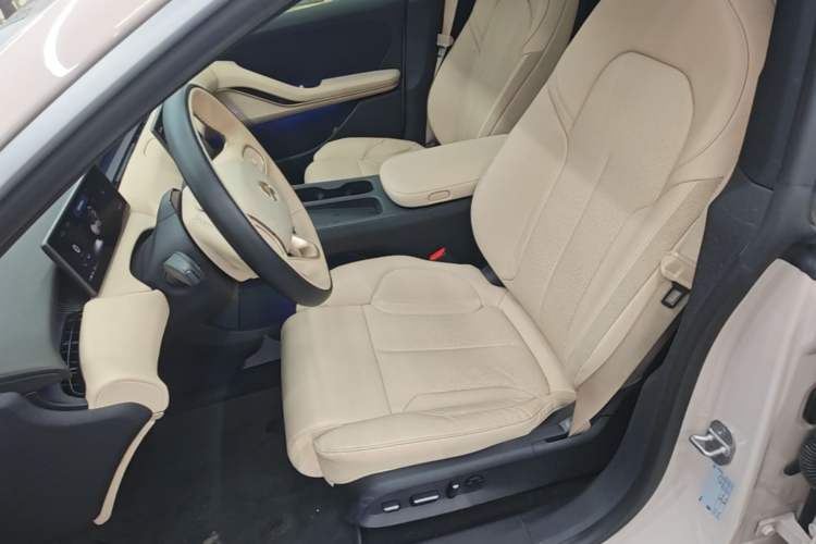 Used Nio ET5 2022 75 kWh Left Front Seat