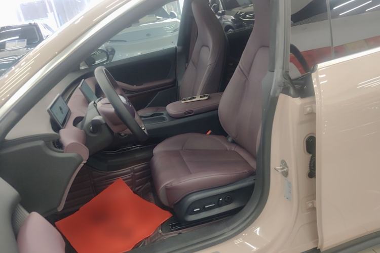Used Nio ET5 2022 75 kWh Left Front Seat