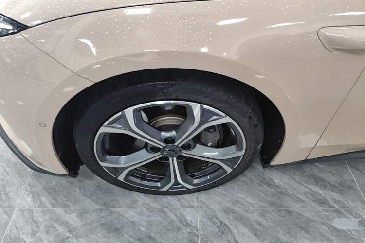 Used Nio ET5 2022 75 kWh Left Front Wheel Hub